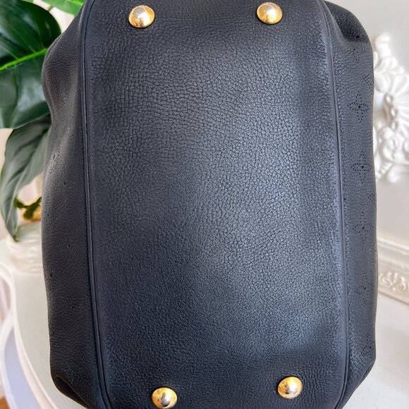 Authentic Louis Vuitton Mahina hobo L Leather monogram dark blue bag B0905 - Picture 9 of 16